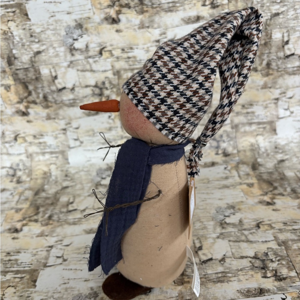 Charming “Corey the Snowman” figurine with Blue Scarf - Picture 3 of 9